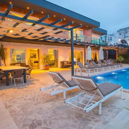 Seaview 4 Bedroom - 1167 빌라 *
